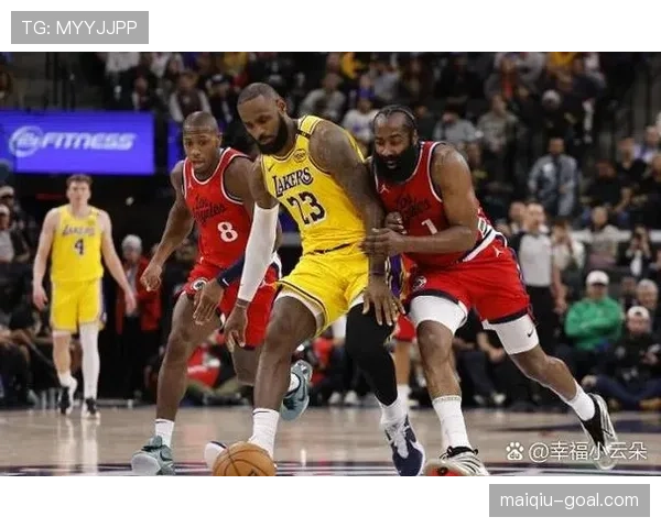 篮球比赛中球卡篮筐如何处理？详解NBA相关规则判罚